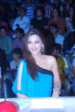 Sonali Bendre on the sets of India_s got talent in Filmcity on 29th Aug 2011 (49).JPG